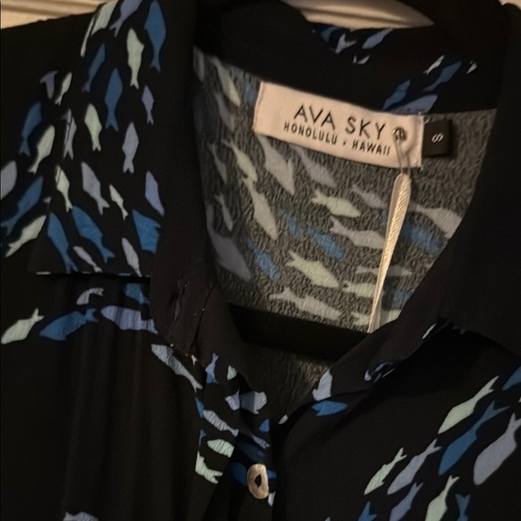 NWT Ava Sky Fighting Eel Dress Azure Blue Wave Button Down Shirt Small - Picture 3 of 3